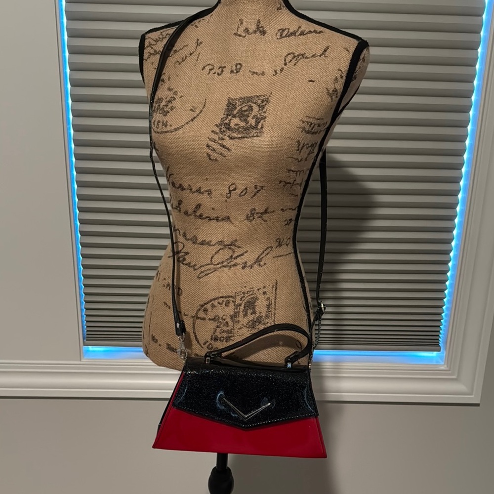 Red and Black Crossbody Bag for Everyday Style